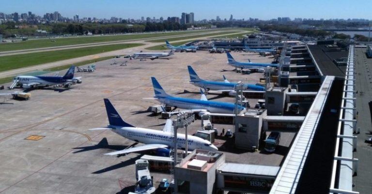 A partir de abril, en Aeroparque solo operan vuelos de cabotaje y a Uruguay (Foto: web)