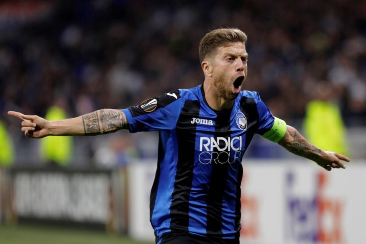 El descargo del "Papu" Gómez tras golpear a Biglia: "Es fútbol y fue un foul, nada más"