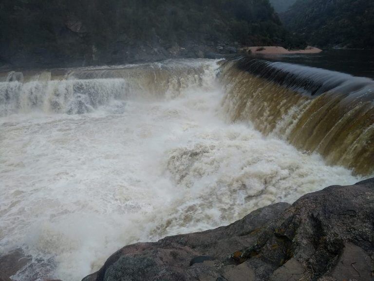 Impresionante crecida del río San Antonio.