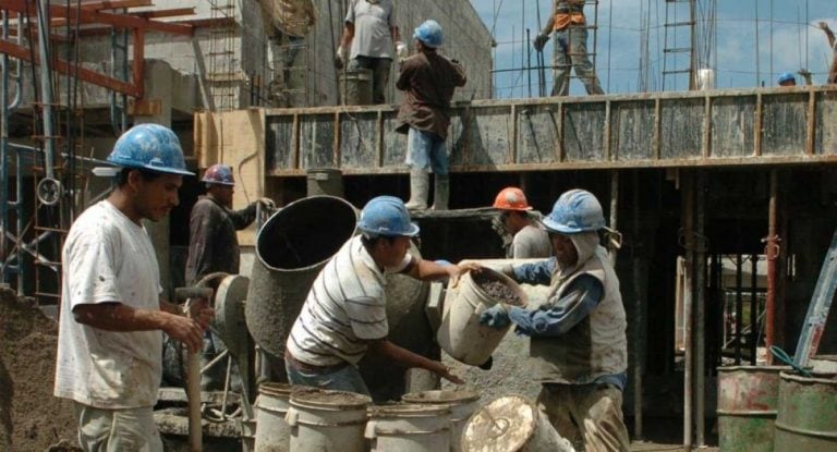 Los proveedores y empresas constructoras también tendrán un pago por la deuda.