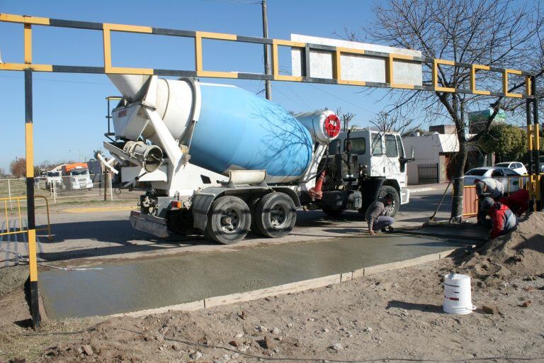 Reparaciones en el  ingreso-egreso Oeste, estacionamiento del Parque Ing. Romero.