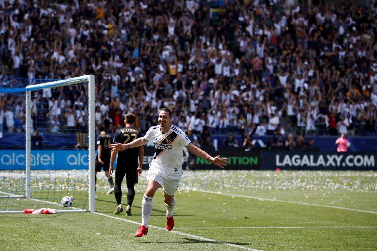 Ibrahimovic la rompió en su debut de la MLS. (Foto: AP)