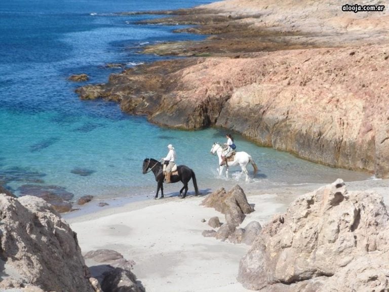 Caleta Sara, un lugar de visita para turistas.