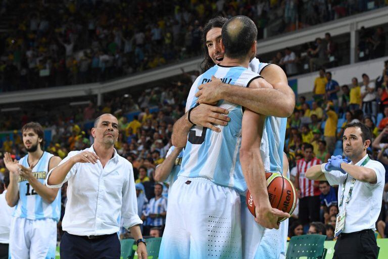 Ginóbili y Scola durante los Juegos Olímpicos de Río de Janeiro en 2016. Foto: Mark Ralston/AFP.