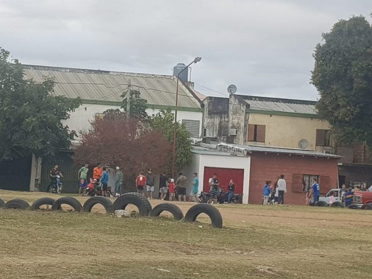 Dos partidos de fútbol se jugaron en la Capital, 45 personas demoradas.