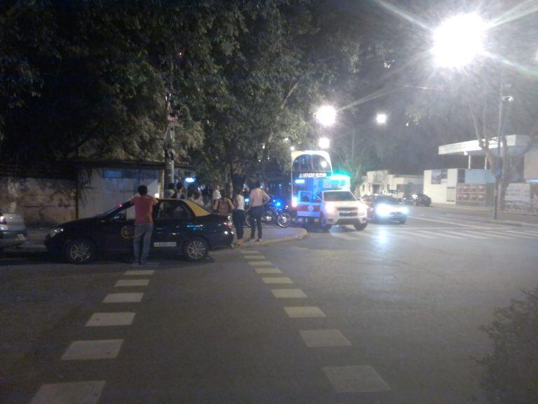 El transporte estacionó frente al Hospital Carrasco. (Vía Rosario)