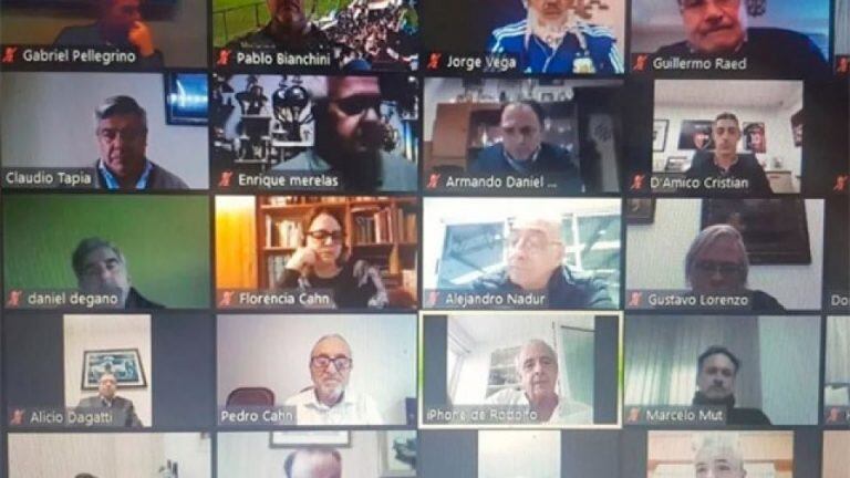 . Juan Hermida participó de la reunión vía Zoom con el doctor Pedro Cahn y los dirigentes del fútbol argentino.