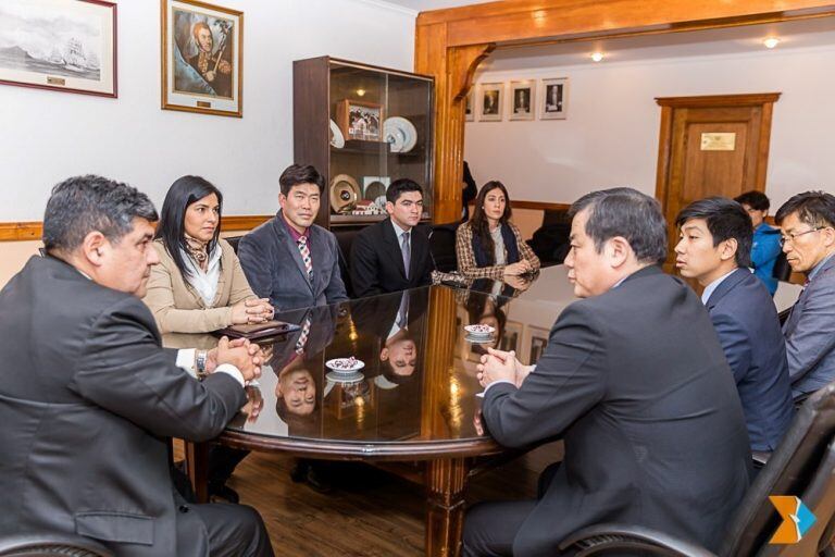 Dr. Lim Min Chul junto al Vicegobernador