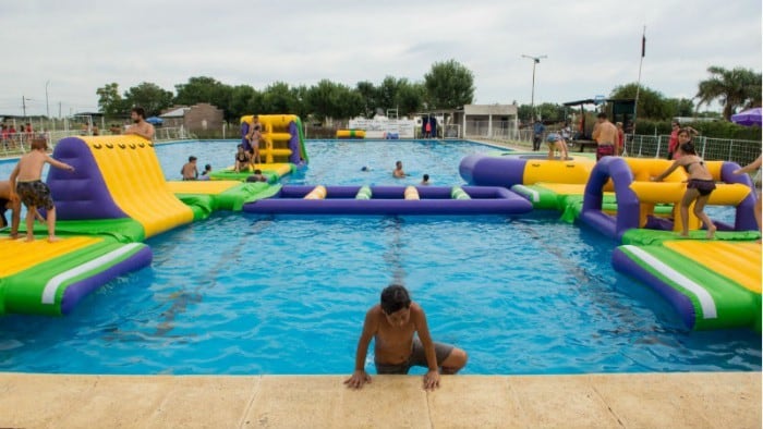 Tarde de juegos para inaugurar el programa "Escuelas Abiertas". (Municipalidad)