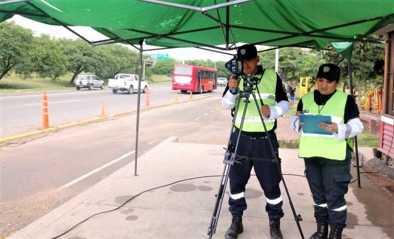 En el ingreso sur a la ciudad de San Salvador de Jujuy está instalado uno de los controles fijos de velocidad.