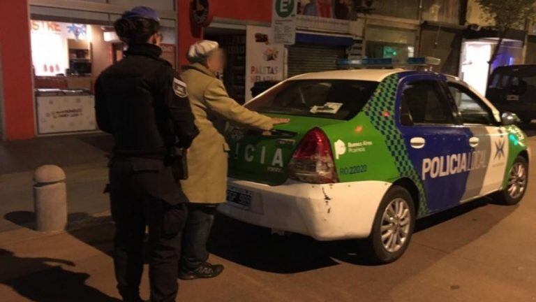 Detuvieron a un hombre que vive en situación de calle y se sospecha que fue quien provocó el incendio en Torres y Liva (Fotos: 0223)