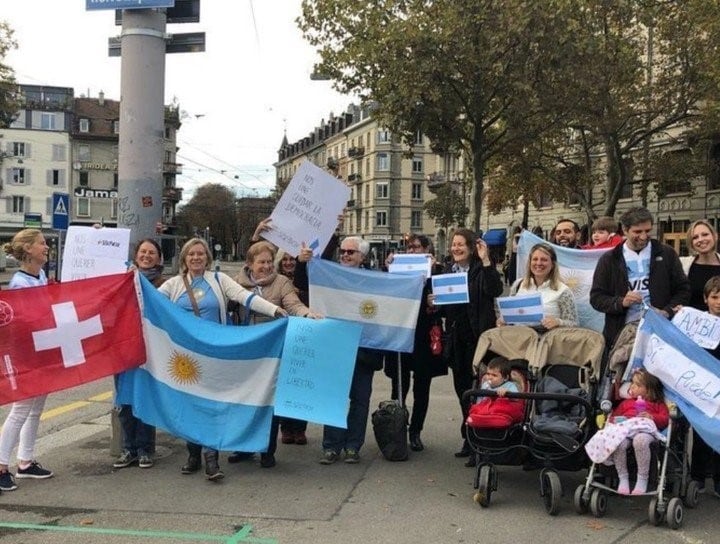 Argentinos en Suiza. (Foto:Clarín)