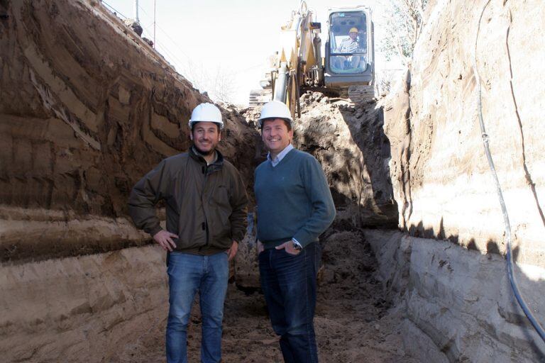 El intendente y el Sec. de Obras Públicas Daniel Lafarina recorriendo la obra.