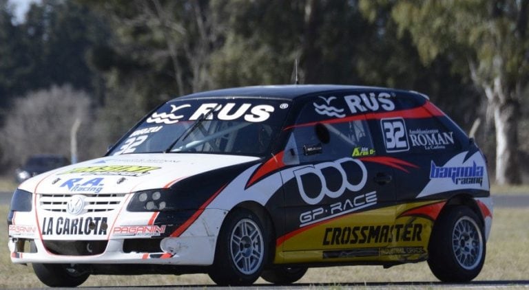 El Turismo Clase 3 fue una de las divisiones que más creció en cantidad y calidad respecto de su parque de máquinas. En la foto, Alejandro Arzú, protagonista de la división de coches de 1.600 c.c.