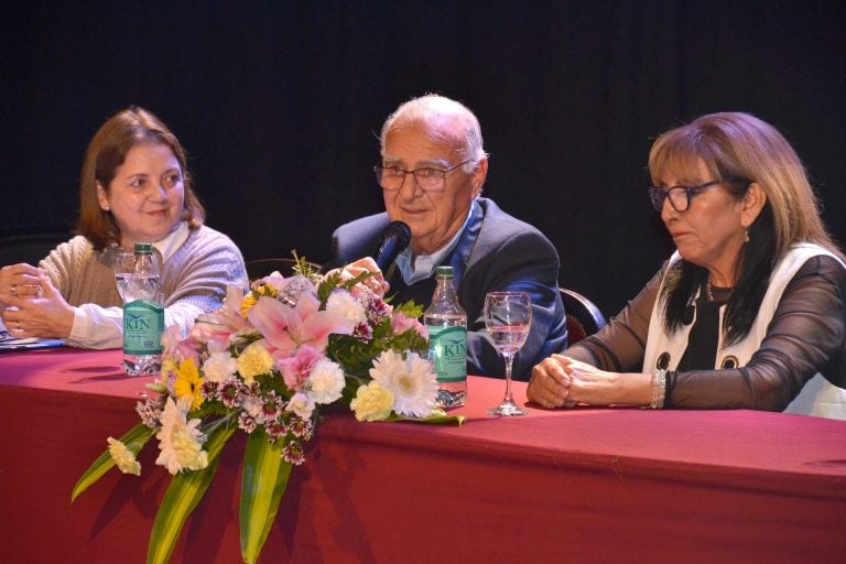 Presideron el acto la Lic. Yolanda Canchi, secetaria general de ATSA Jujuy; el Lic. Carlos West Ocampo, tituar de FATSA; y la Lic. Gabriela Felippa, directora de la carrera de Enfermería de la Universidad iSalud (izquierda).