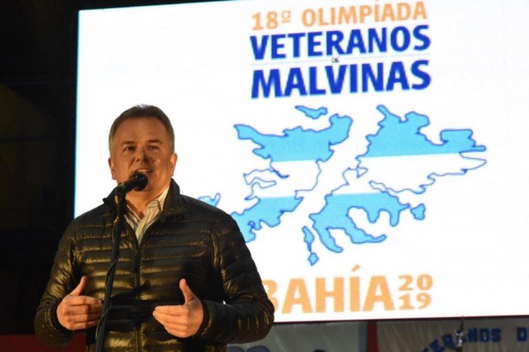 Intendetnte Héctor Gay en la apertura de los juegos olímpicos para héroes de Malvinas