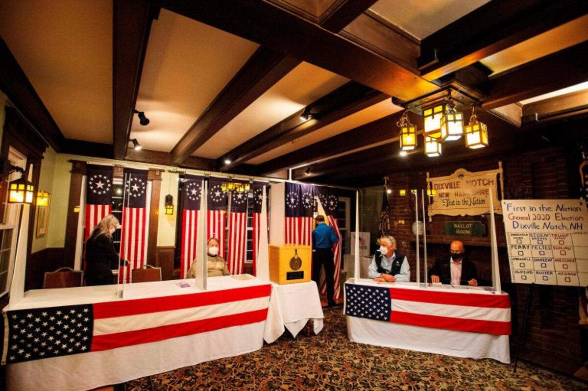 Elecciones en Estados Unidos: Joe Biden y Donald Trump se reparten victorias en los primeros pueblos escrutados