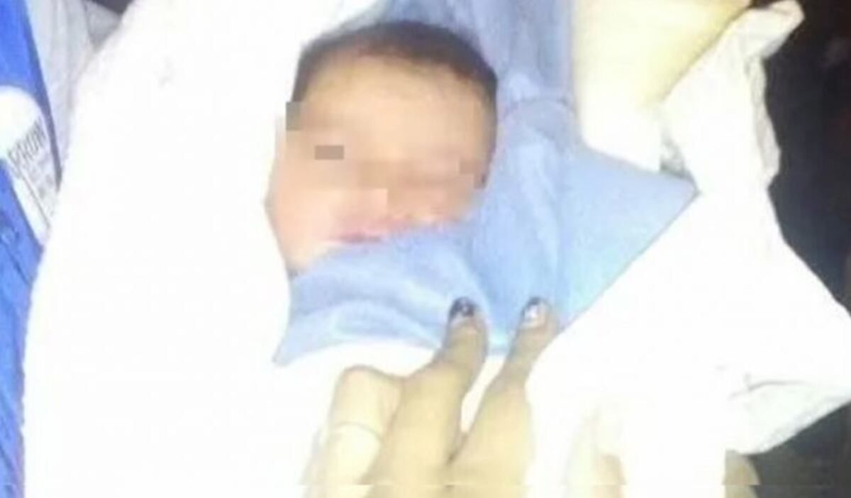 "Lo amo mucho y espero que me perdone": qué decía la nota que llevaba el bebé abandonado en Merlo