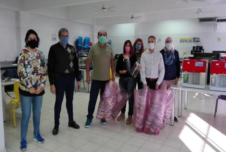 En Caballito fabrican máscaras aptas para el uso de profesionales de la salud (Foto: Gentileza)