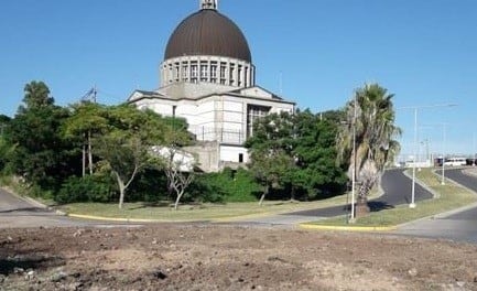 Una imagen atípica por costanera, a metros nomás del santuario. (Radio Noba)