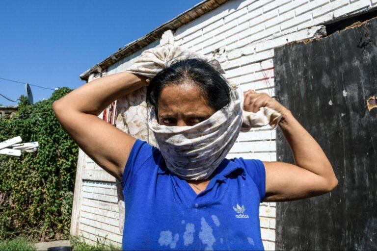 Los vecinos del asentamiento sanjuanino Salvador Tejada viven entre aguas servidas.