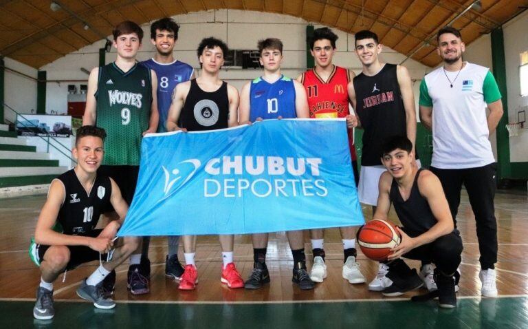 El equipo masculino de Básquet realizó este domingo dos entrenamientos en el gimnasio del Club Atlético Germinal en la ciudad de Rawson.