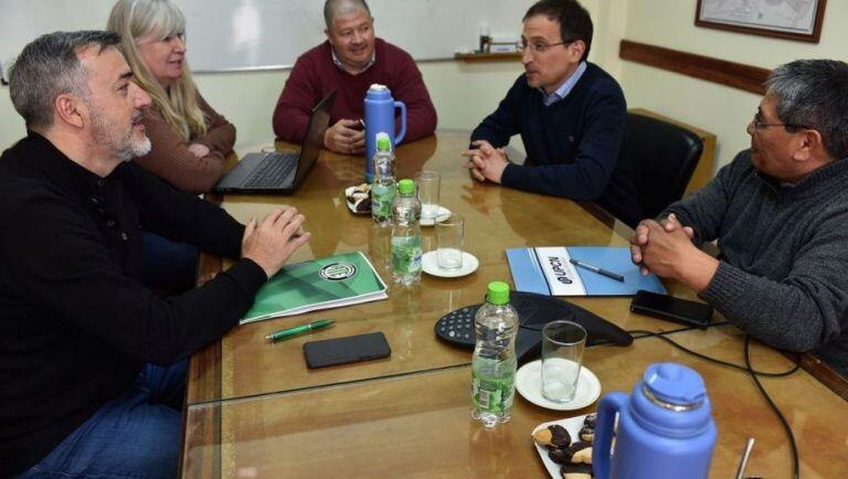 Dirigentes sindicales durante la reunión de este miércoles (web).