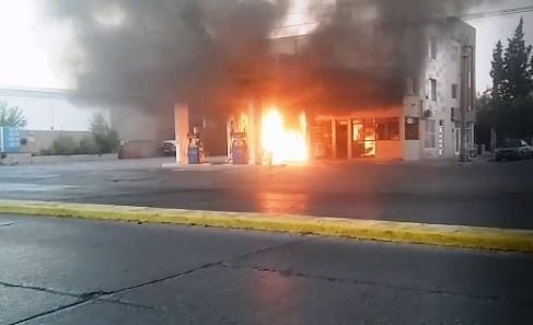 Fuego en estación de servicio