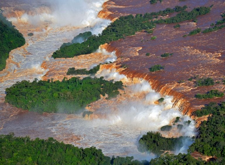 Vista aérea de las Cataratas del Igauzú. (CIMECO)