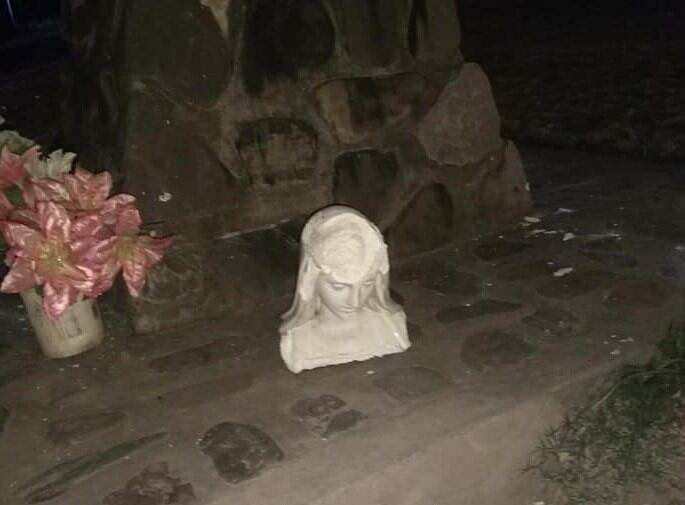 Decapitaron una imagen de la Virgen en un pueblo salteño. (Facebook Parroquia La Caldera)