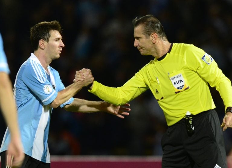 Lionel Messi y Wilson Seneme en el Mundial de Brasil 2014 (Foto: Daniel garcía/AFP)