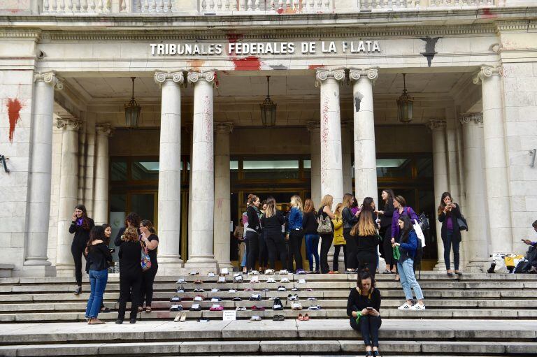 8M: las manifestaciones en La Plata comenzaron con una exposición en el fuero Federal