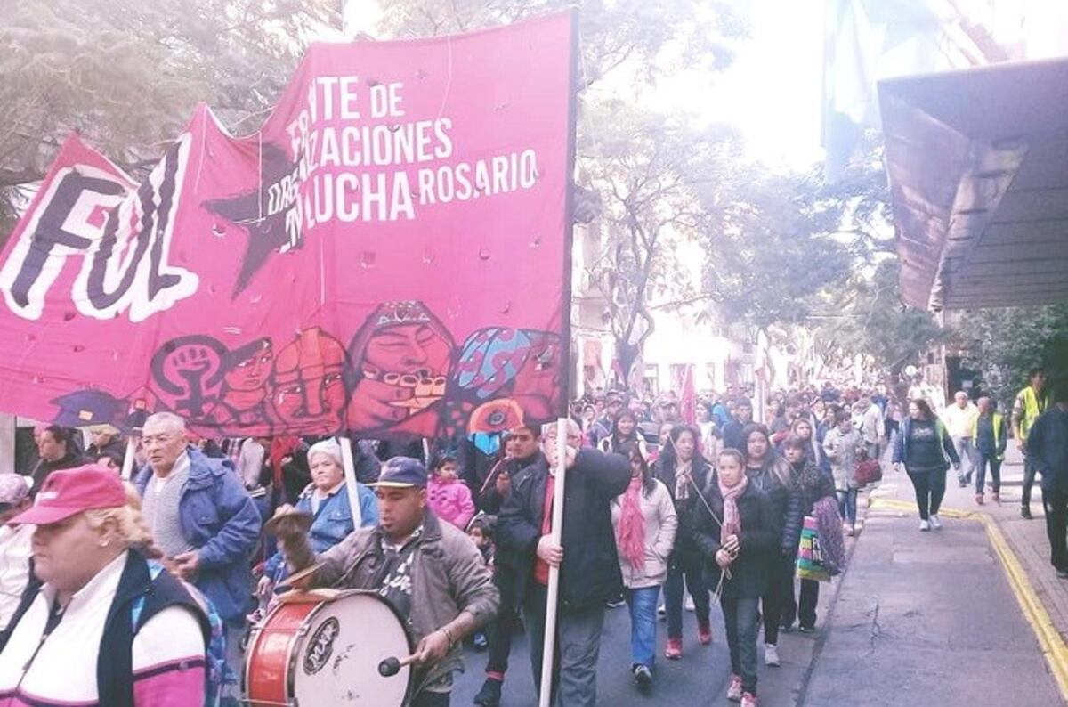 Organizaciones sociales reclamaron con un polentazo por aumento de salarios