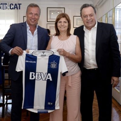 El presidente de Talleres, con Bullrich y Santos, en Buenos Aires. (Fotos prensa Talleres)