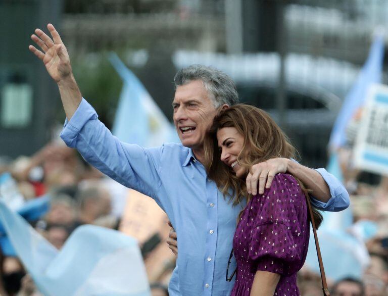 Luego se viralizó una imagen de él junto a Juliana Awada y su pequeña hija Antonia (Foto: ALEJANDRO PAGNI / AFP)