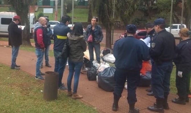 Costó convencerla pero Carla V. una uruguaya en situación de calle aceptó ir al Hospital y fue trasladada al Carrillo de Posadas. (El Independiente)