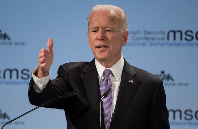 Biden, por su parte, llega con toda una carrera política a sus espaldas y con su amigo Obama implicado activamente en la etapa final de la campaña electoral. (Foto: Sven Hoppe/dpa)