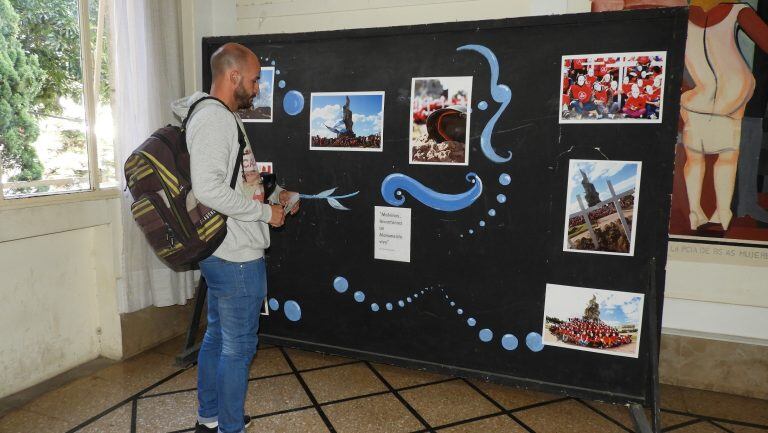 Muestra fotografica en el hall del municipio