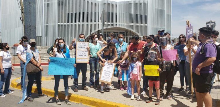 Padres autoconvocados pidieron por clases presenciales (Fotos: José Hernández)