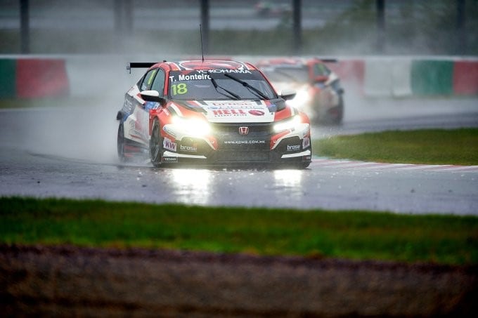 El portugués Tiago Monteiro dio a Honda el "1" en la primera clasificación.