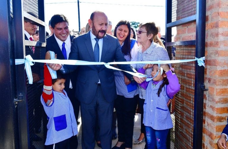 Insfrán dejó habilitadas obras educativas en la localidad de El Espinillo