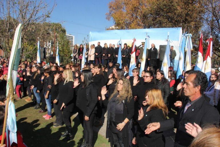 Emotivo acto del Día de la Bandera en Carlos Paz