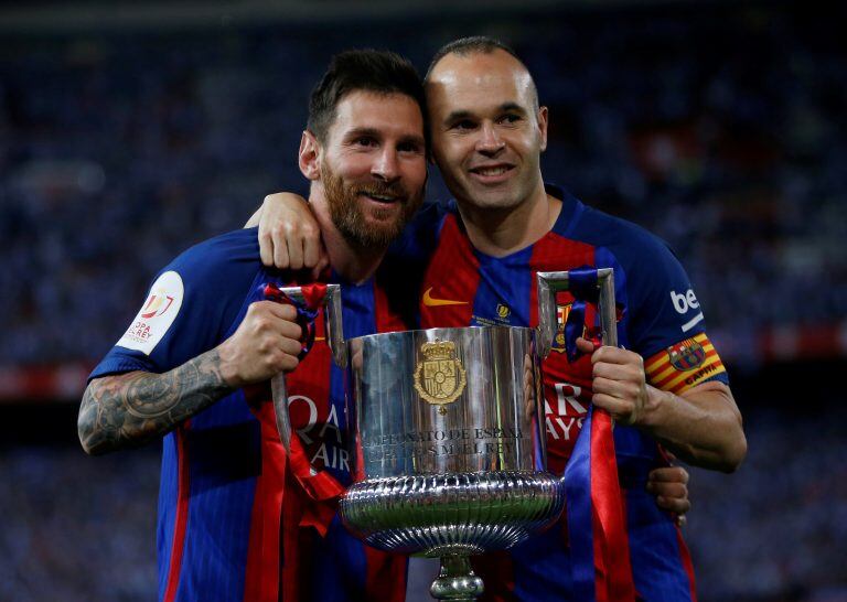 Andrés Iniesta junto a Lionel Messi, en la época dorada del Barcelona campeón de todo. 