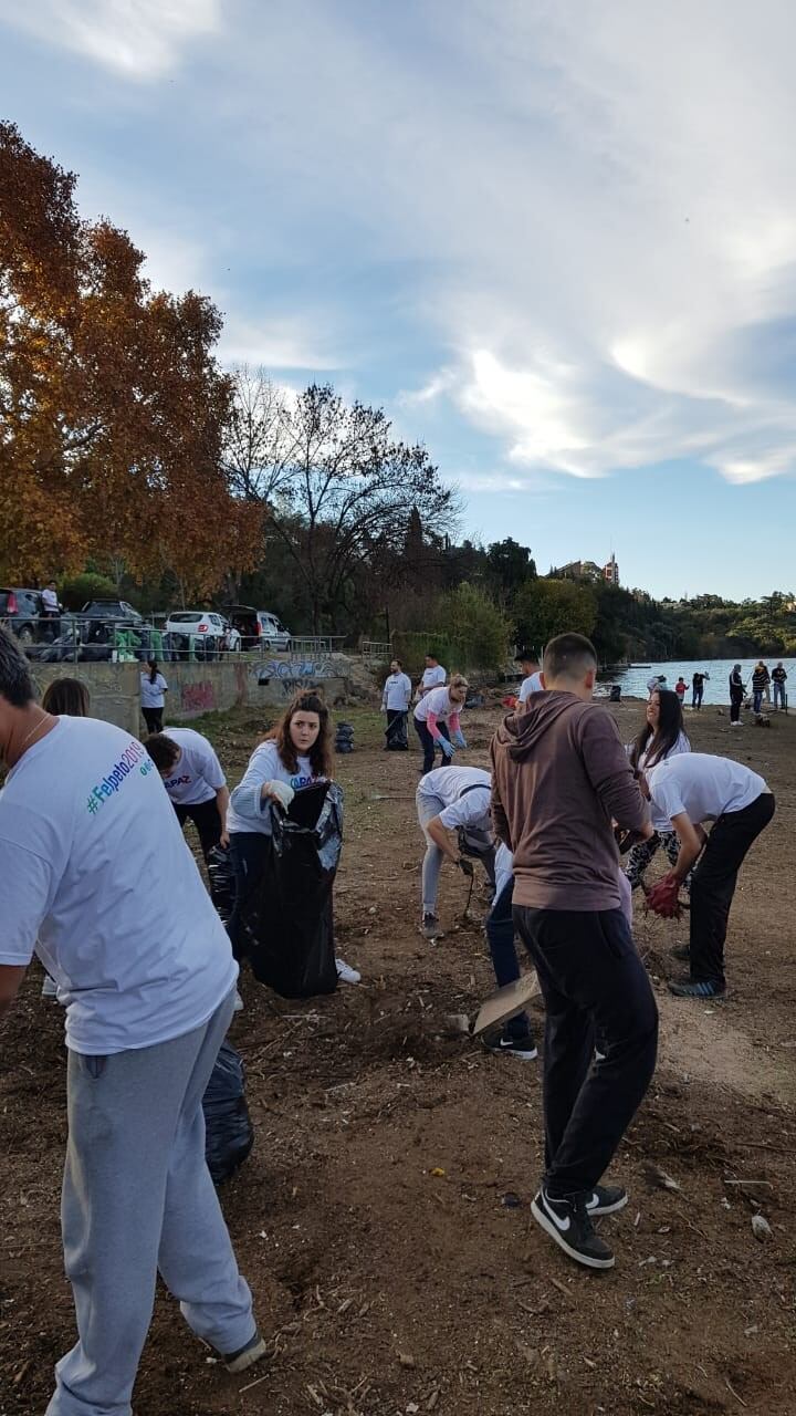 Limpieza de la costanera de Carlos Paz