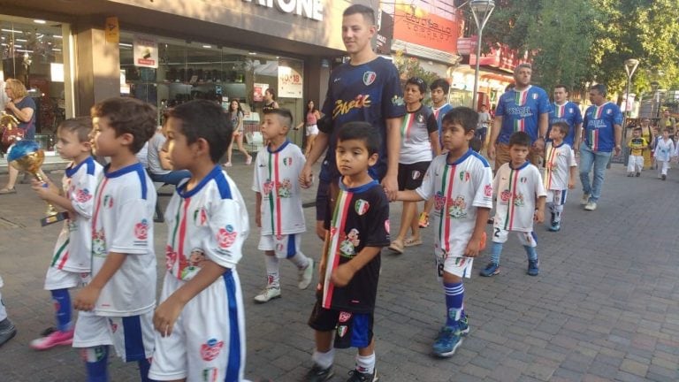 Los chicos de las categorías infantiles del Deportivo Italiano estuvieron presentes.