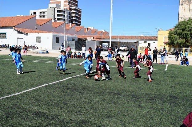 La Liga Barrial de Fútbol de Río Cuarto es un éxito de convocatoria.