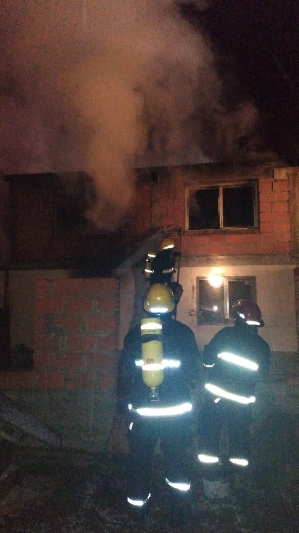 incendios en Esquel durante el apagón de luz.
fotos: Hernan Mercere