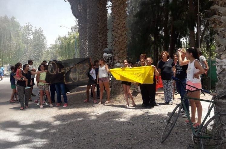 Miles de familias sanjuaninas están sin luz y sin agua desde hace más de 40 horas.