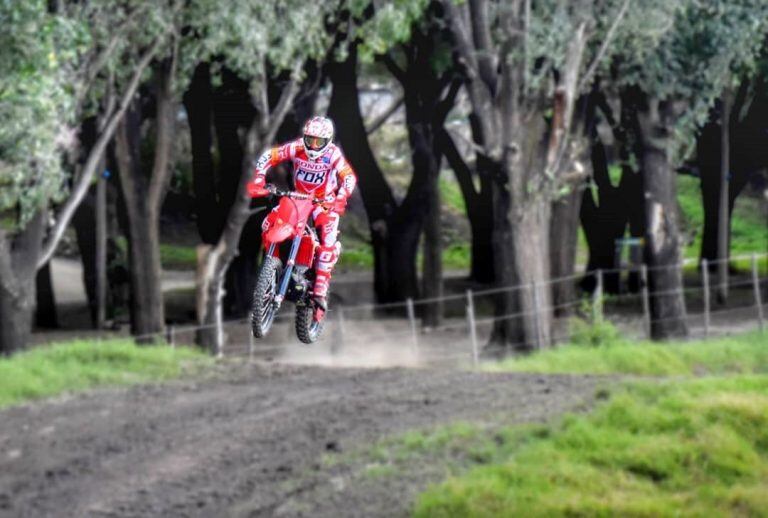 La motocross, una de las actividades preferidas de Ulises Bueno