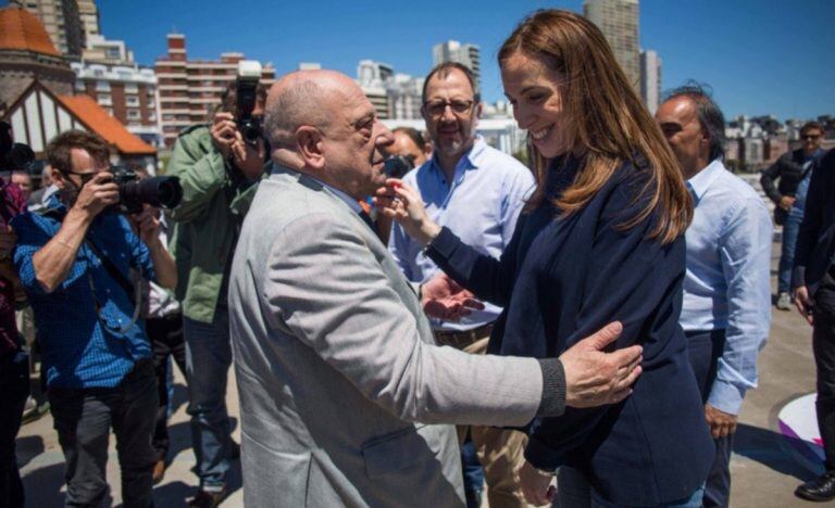 Imagen archivo. El intedente de Mar del Plata, Carlos Arroyo junto a la gobernadora María Eugenia Vidal.